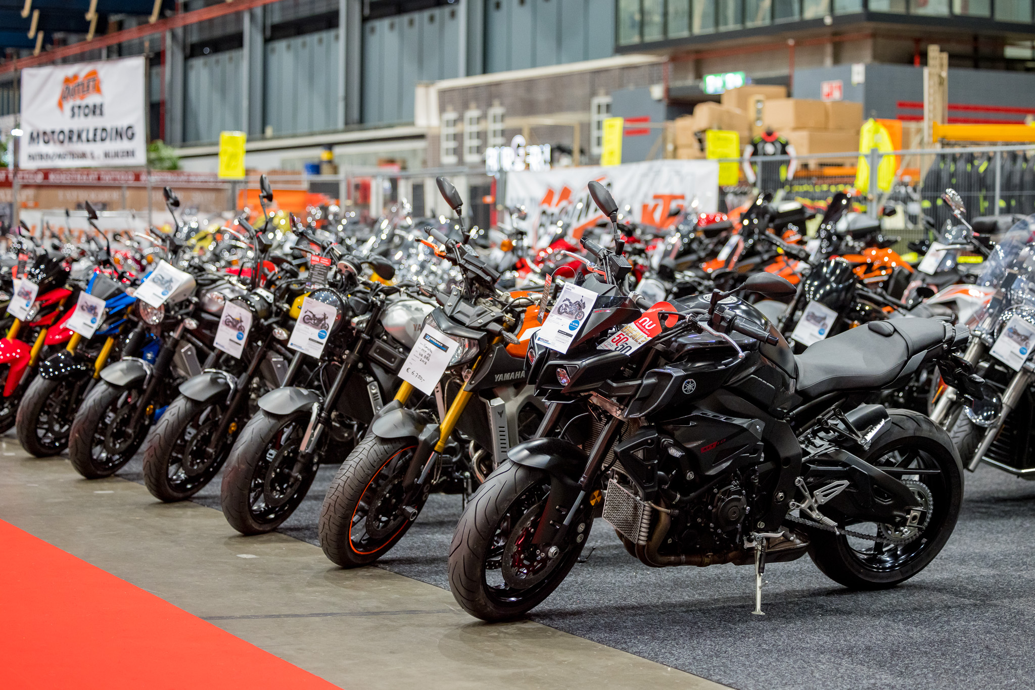 Rij motoren op MOTORbeurs Utrecht, met modellen van verschillende merken